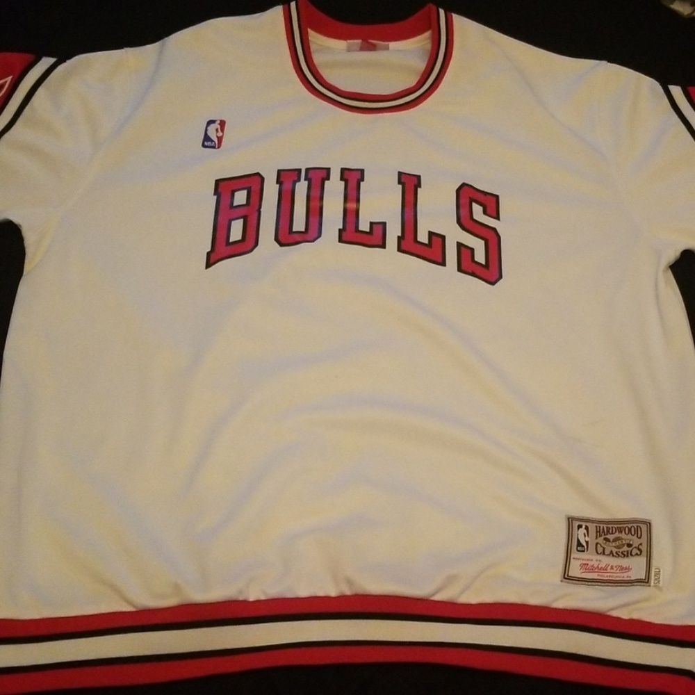 Mitchell and Ness  Bull warmup